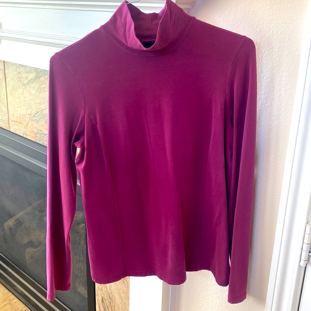 Eddie Bauer Size: Medium Dark Rose Long Sleeved Turtleneck